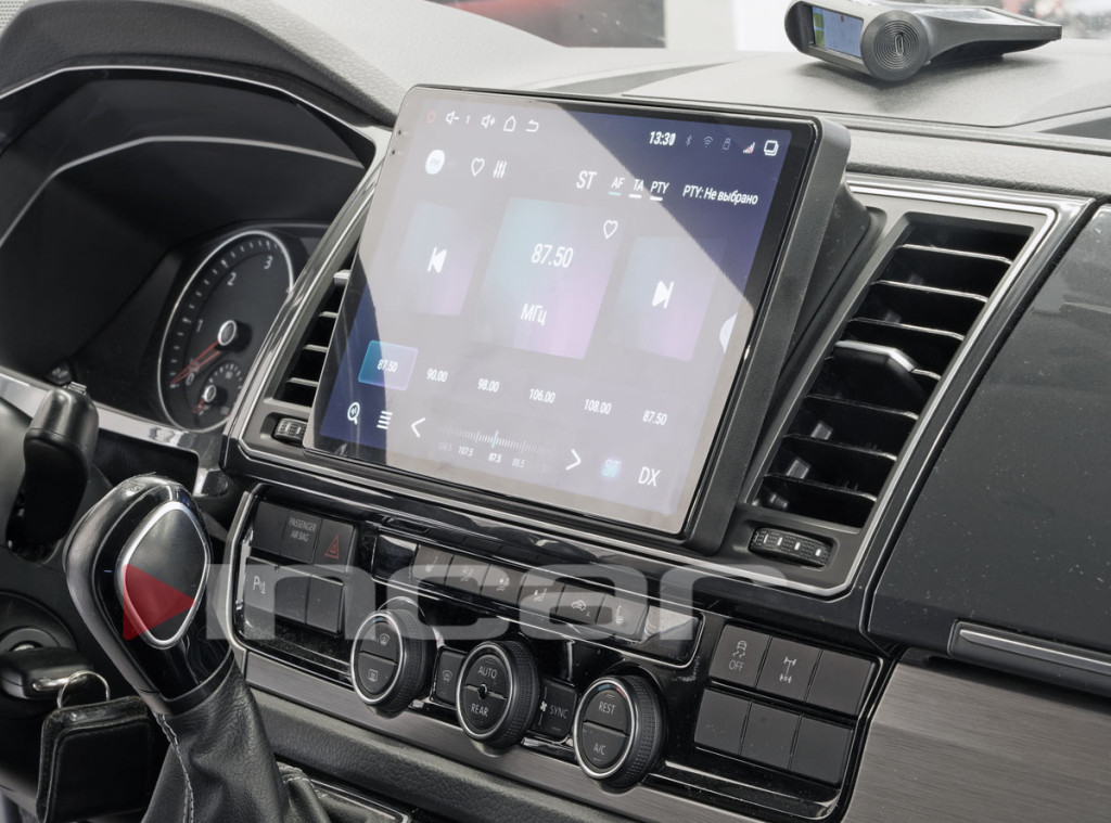 Рамка для UMS  VW Caravelle 2015+, 10"